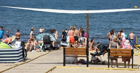 Wakacje 2021. W Gdańsku powstała pierwsza plaża dostępna dla wszystkich