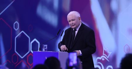 "Opozycyjne trutnie" i ubogie społeczeństwo. Poseł PO mówi o PiS