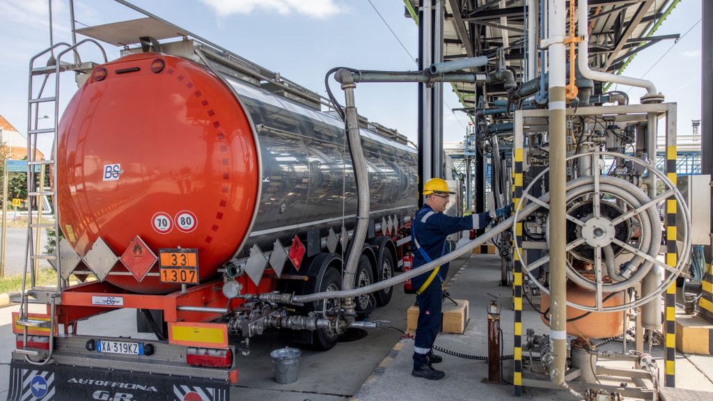 Focus On: The Duna Oil Refinery at Szazhalombatta
SZAZHALOMBATTA, HUNGARY - MAY 24: An employee loads an oil transport truck in the Duna oil refinery, on May 24, 2022 in Szazhalombatta, Hungary. MOL Hungarian Oil & Gas Plc is a multinational Hungarian oil and gas company headquartered in Budapest, Hungary. The Duna (Danube) Oil Refinery at Szazhalombatta, near Budapest is one of the biggest refineries in the Eastern-Central region of Europe where Russian oil arrives to Hungary via the Friendship (Druzhba) oil pipeline. (Photo by Janos Kummer/Getty Images)
Janos Kummer
