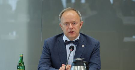 Biegły: Morawiecki mógł złamać konstytucję