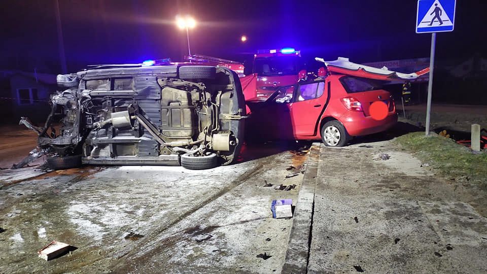 Podkarpackie. Tragiczny wypadek. Dwie osoby nie żyją (OSP KSRG Domoaradz)