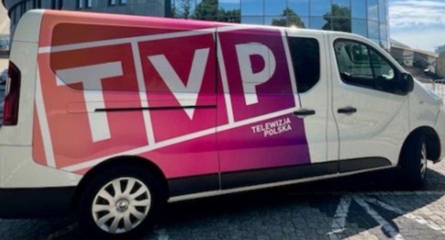 TVP będzie dalej wynajmować auta. Tyle wyda
