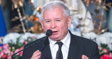 Kaczyński i Błaszczak trzymają się za ręce na urodzinach Radia Maryja... (ZDJĘCIA)