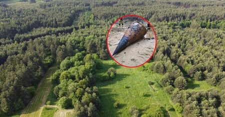 Znaleźli szczątki potężnej rakiety. 40 osób wydobywało je spod ziemi