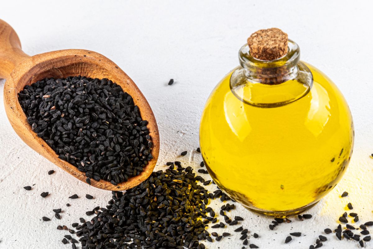 Black cumin oil will alleviate the symptoms of seasonal allergies.