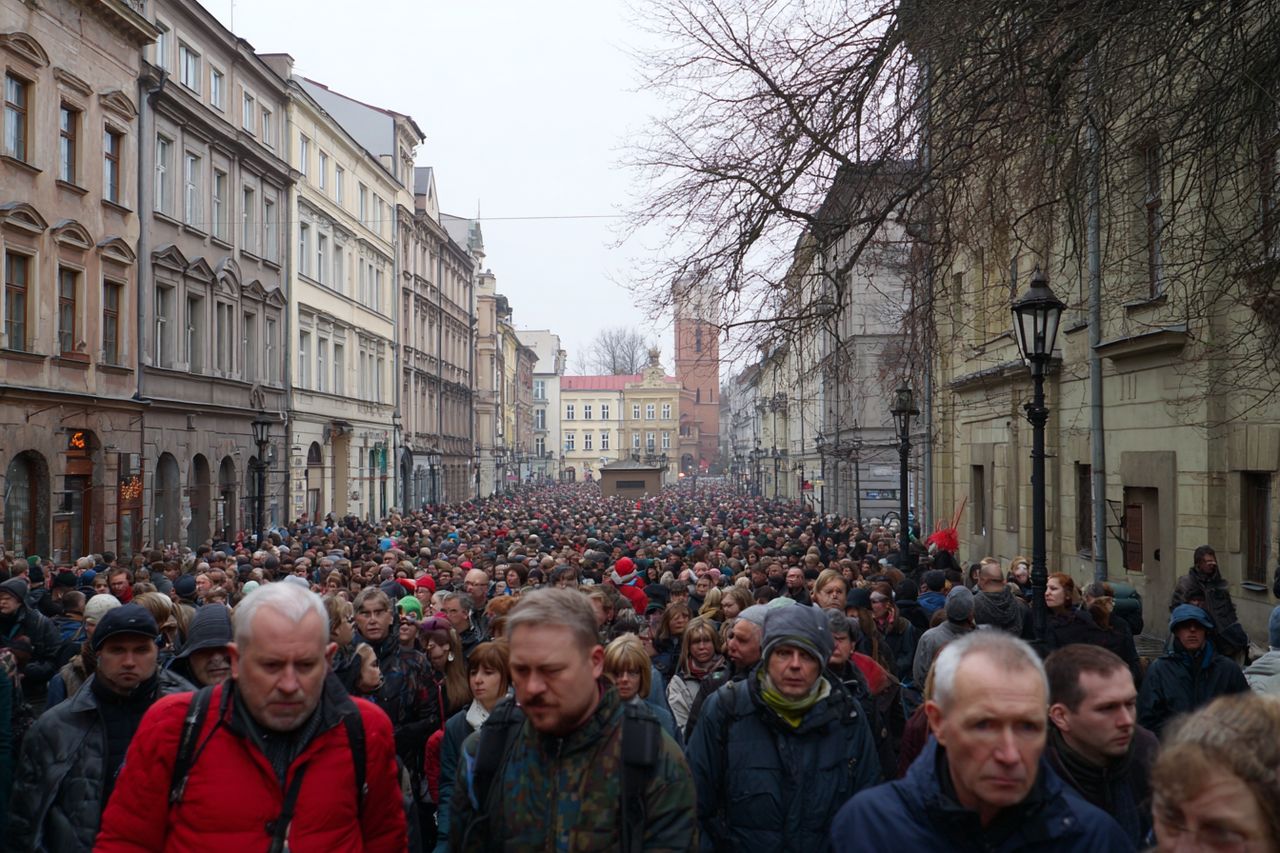 "Nie oddamy Kazimierza hotelom!" – setki krakowian protestują przeciw eksmisjom i deweloperskiej inwazji