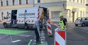 Pomalowano asfalt na zielono. Plac Powstańców w Lesznie w nowej odsłonie