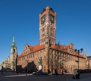 W piątek gratka dla miłośników mody i historii! Muzeum Okręgowe w Toruniu zaprasza na zwiedzanie wystawy