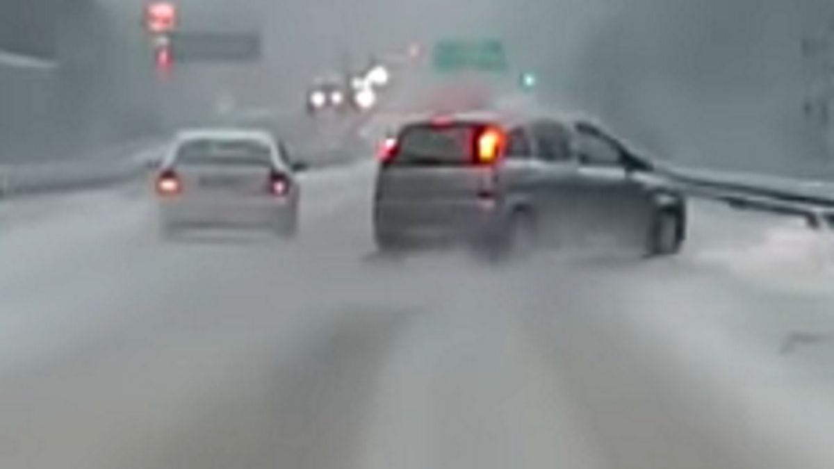 Kierowca opla wpadł w poślizg