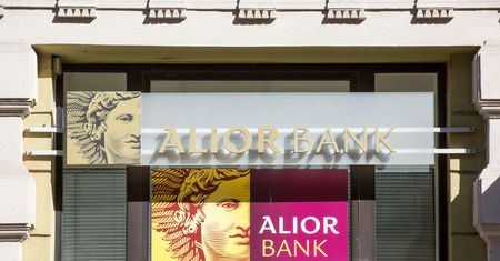 Kolejny bank chce zarobić na kryptowalutach. KNF nie spuszcza z tonu