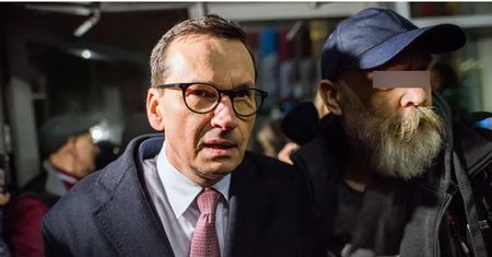 Morawiecki zapytany o premie dla piłkarzy. Odpowiedział krótko
