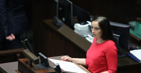 Powrót Janowskiej do klubu PiS. Politycy opozycji pytają: co dostała w zamian?
