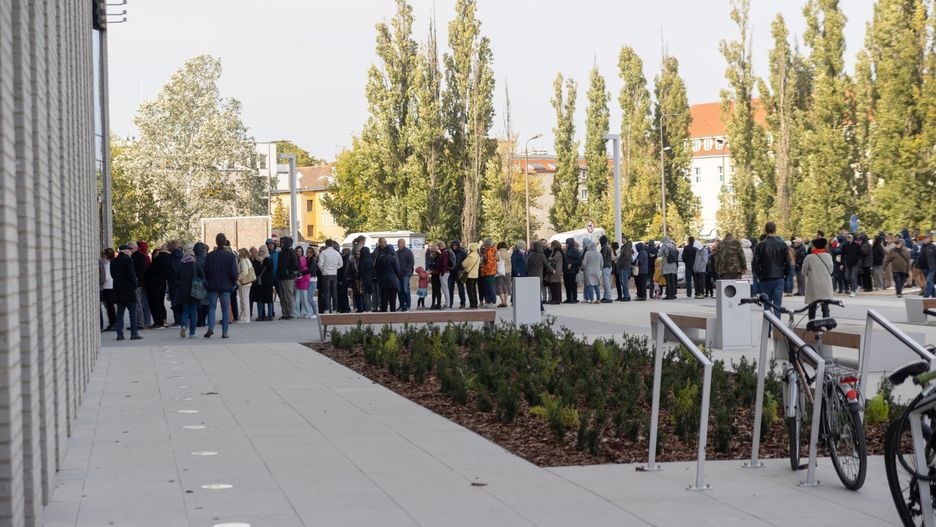 Zwiedzanie gmachu uczelni, który został wybudowany przy ul. prof. Godziszewskiego 1 (między ul. Paderewskiego a ul. Kamienną) rozpoczęło się o godz. 10 i trwało do godz. 16. Chętnych nie brakowało. Bydgoszczanie tłumnie przybyli, by zobaczyć ten wspaniały obiekt.