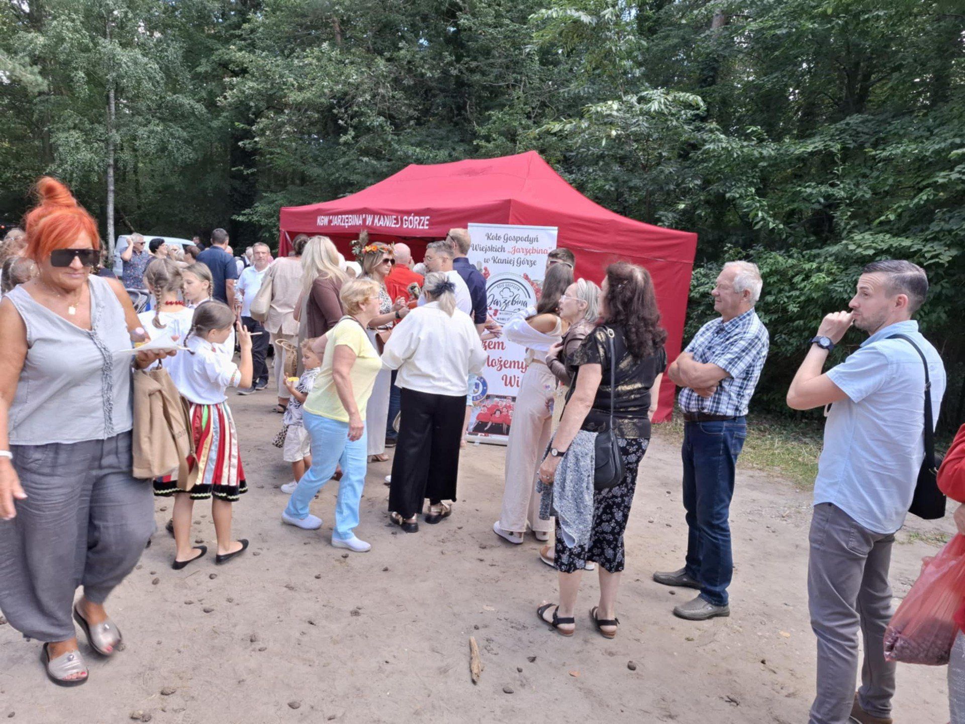 Dożynki gminno-parafialne w Sokolnikach-Lesie z artystycznym akcentem