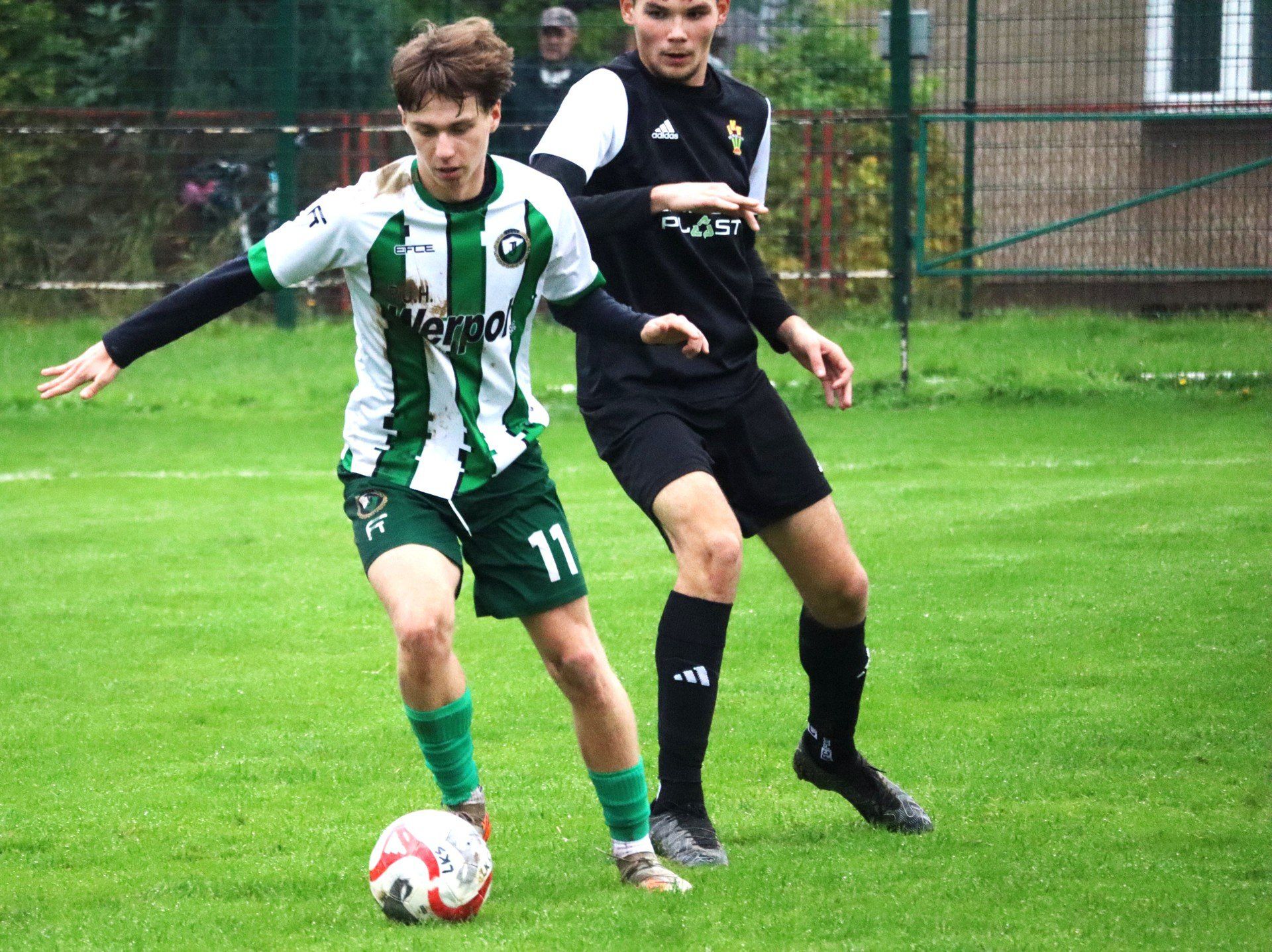 Piłkarska okręgówka, Oświęcim: LKS Jawiszowice - Huragan Inwałd 4:1.