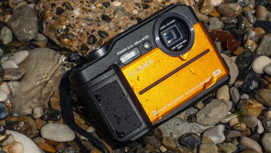 Panasonic Lumix DC-FT7 - pierwszy wytrzymały kompakt z wizjerem elektronicznym 1