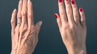 Tak sprawdzisz tempo starzenia. Kluczowe są dłonie