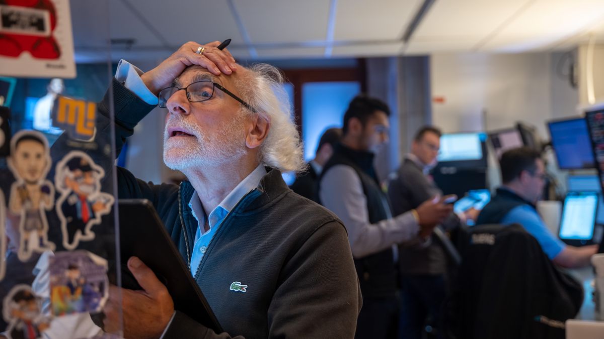 NEW YORK, NEW YORK - JULY 24: Traders work on the floor of the New York Stock Exchange (NYSE) on July 24, 2024 in New York City. The Dow closed down over 500 points on Wednesday after disappointing earning results from Tesla and Google parent Alphabet.   (Photo by Spencer Platt/Getty Images)