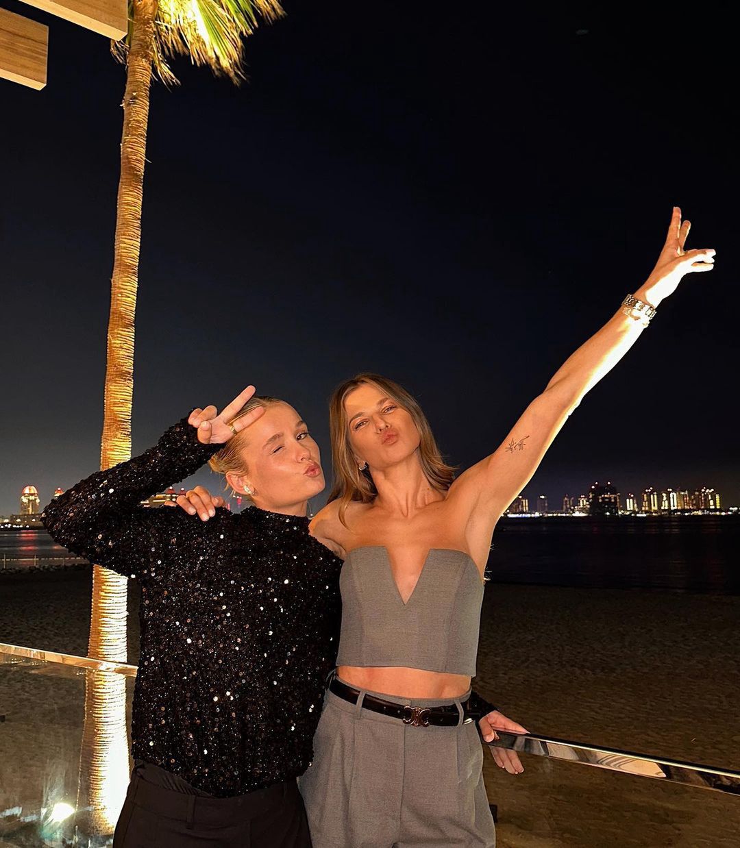 Anna Lewandowska wybrała się na kolację z holenderską influencerką i znajomymi. Tak trzeba żyć?