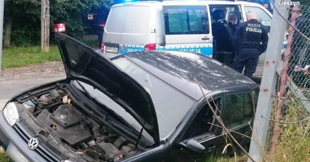 Cieszyn. Prowadził pod wpływem narkotyków, ucieczkę zakończył w rowie
