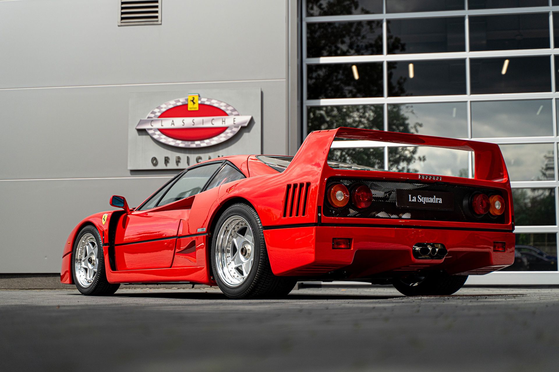 Ferrari F40 w Ferrari Katowice (1990)