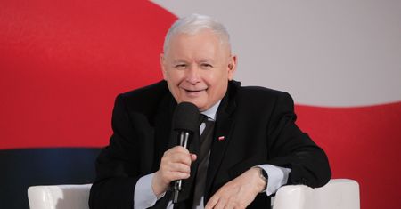 Śmiech Kaczyńskiego. "Zaatakował kobiety, bo się ich boi, bo nie poznał żadnej oprócz własnej matki"