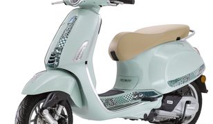 Vespa Primavera Batik łączy zachód ze wschodem
