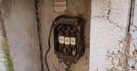 Zobaczył to na warszawskim osiedlu. Po wykonaniu pomiaru zdębiał