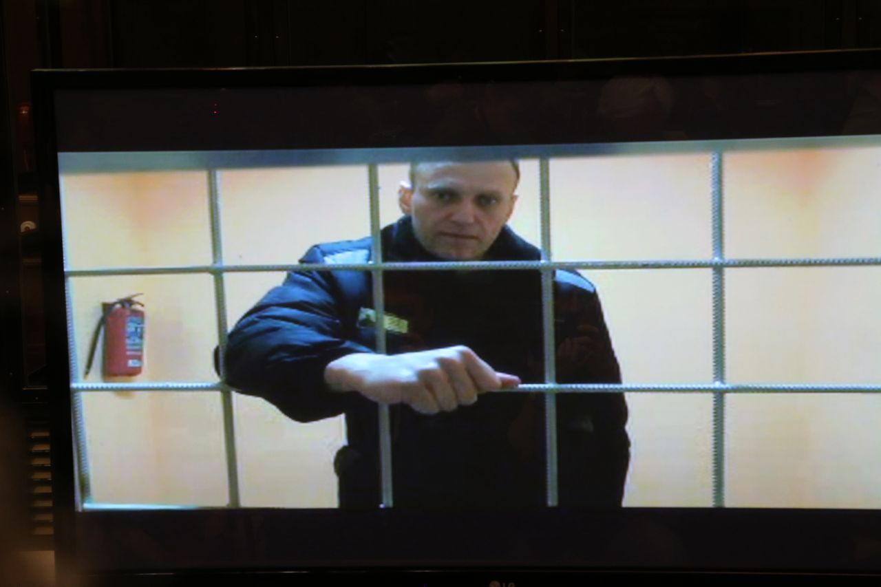 Russian prisoner Alexei Navalny's ironic wakeup call: pro-Putin pop song every morning