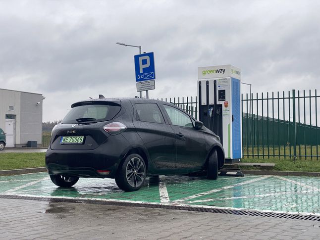 Renault Zoe – test zasięgu przy 0 proc. baterii. Ładowanie samochodu elektrycznego.