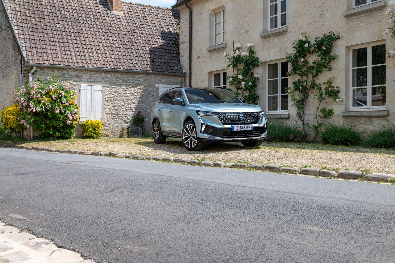 Pierwsza jazda: Renault Espace po liftingu i Symbioz z nową hybrydą – nowi mistrzowie oszczędzania