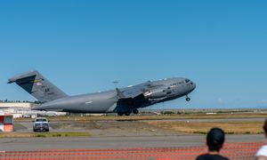 Samolot wojskowy z problemami nad Zatoką Perską. Pilne lądowanie