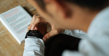Pisanie na zegarku Cię irytuje? Teraz będzie Cię irytować trochę mniej