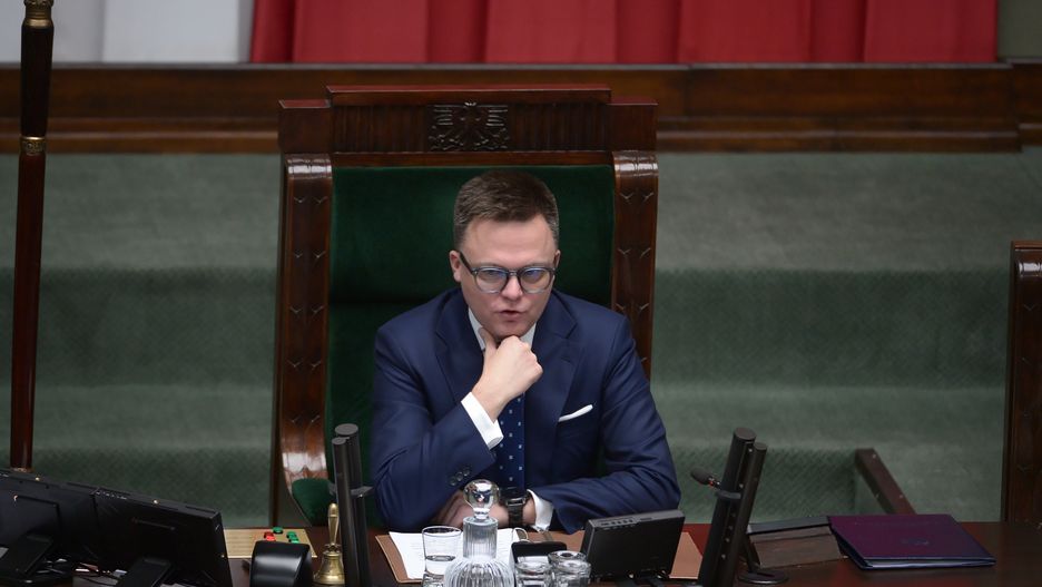 Hołownia ucisza Czarnka. "Państwa komentarze są skandaliczne"
