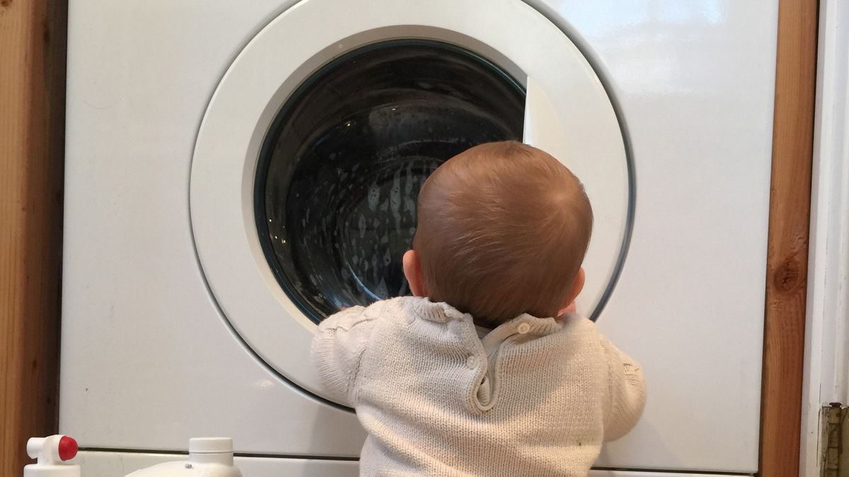 Straszna tragedia. Dziecko było zamknięte w działającej pralce