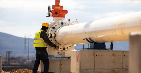 Putin żąda płatności za gaz w rublach. KE: to naruszenie sankcji