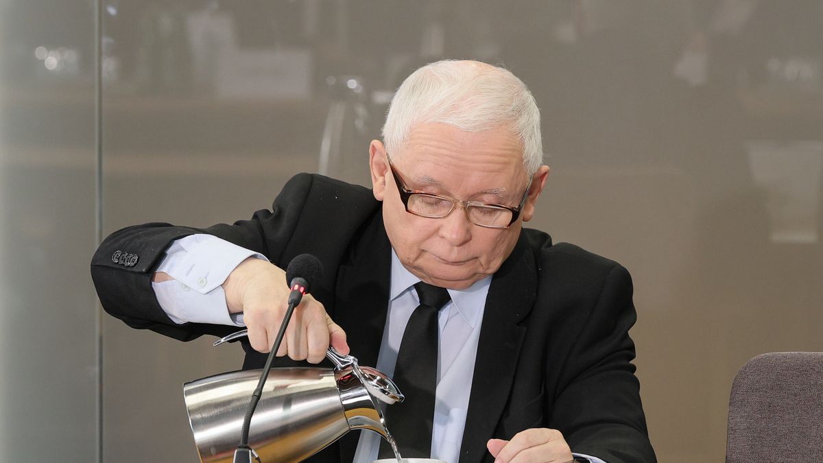 Warszawa, 15.03.2024. Wezwany na świadka prezes PiS Jarosław Kaczyński podczas posiedzenia komisji śledczej ds. Pegasusa w Sejmie w Warszawie, 15 bm. Komisja ma zbadać legalność, prawidłowość i celowość czynności podejmowanych z wykorzystaniem oprogramowania Pegasus. (jm) PAP/Paweł Supernak