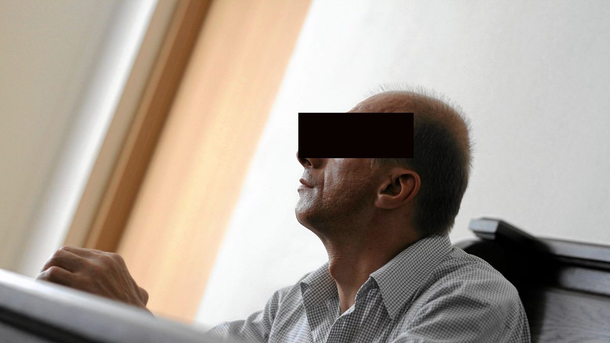 "Łomiarz" wychodzi na wolność. Dostanie "obrączkę" (na zdjęciu: Henryk R. podczas procesu w 2011 r.)