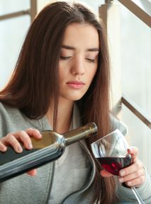 Szukają 10 tys. ochotników. Ich zadanie to codziennie pić wino