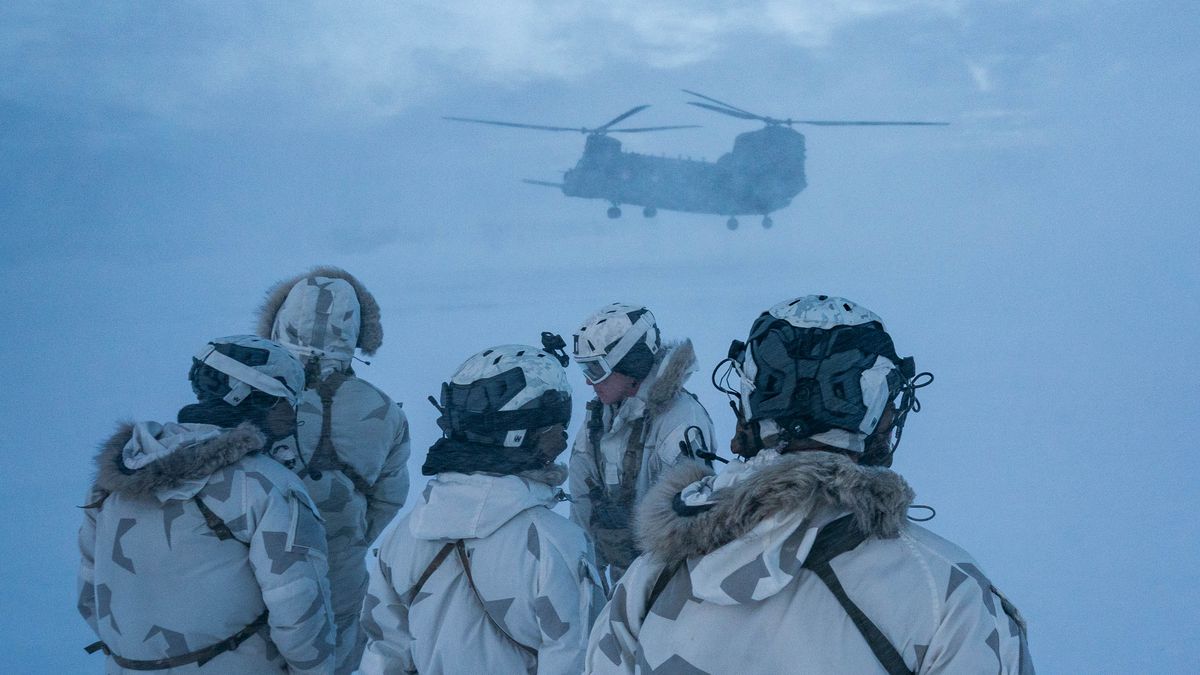 NORTH POLE, AK - FEBRUARY 23: U.S. Army Special Forces and Danish special operators from the Jaeger Corps learn how to load and unload snowmobiles onto a CH-47G Chinook at the Yukon Training Area at Fort Wainwright military base in North Pole, Alaska, Friday, February 23, 2024. (Photo by Salwan Georges/The Washington Post via Getty Images)
https://www.washingtonpost.com/national-security/2024/04/11/navy-seals-green-berets-arctic-russia-china/