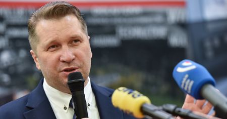 Nauka zdalna wróci w nowym roku szkolnym? Minister Czarnek wyjaśnia