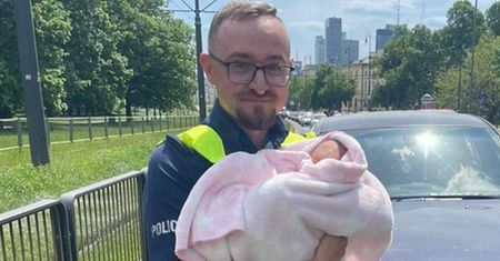 Internauci nie mają wątpliwości: "Ten policjant to prawdziwy bohater"