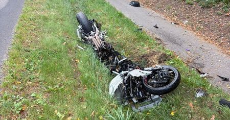 Poważny wypadek pod Ciechanowem. Wjechał motocyklem do rowu, na miejscu lądował helikopter LPR