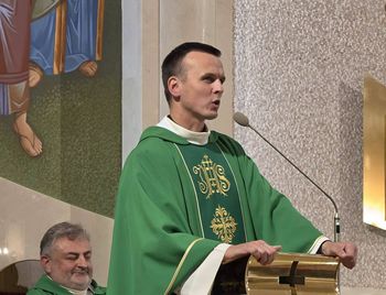 Znany ksiądz przeniesiony do innej parafii. Zakon wydał oświadczenie