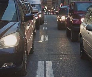 Akcyza od samochodów po nowemu. Więcej zapłacimy za 12-letnie auta, ale za luksusowe limuzyny mniej