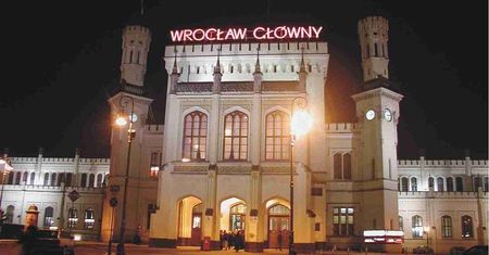 Naukowcy zbadali reakcje człowieka na spotkanie z robotem. Robot ,,Flash" był we Wrocławiu