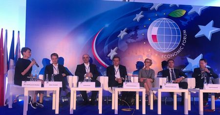Robotyzacja i nowy system pracy. "Trzeba zadbać o swoich pracowników" - tak zmieniają się banki