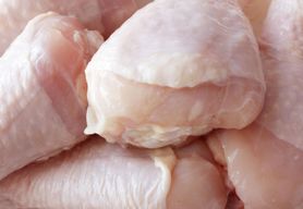 Co oznaczają białe prążki na mięsie kurzym?