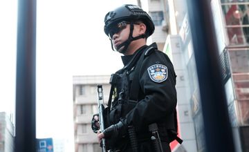 Dziennikarze w areszcie, bo oskarżyli urzędnika o korupcję