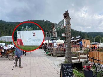 Pojawiły się w kilku miejscach polskiego kurortu. "Jak wam nie wstyd?"
